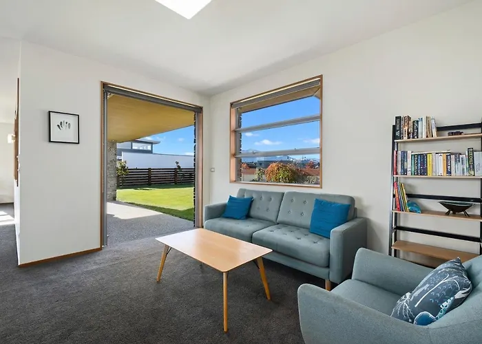 Infinity Views - Modern Holiday home