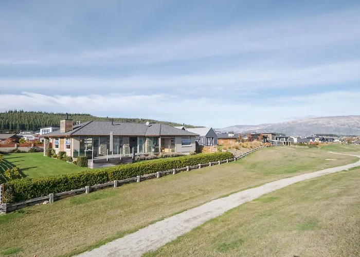 Infinity Views - Modern Holiday home