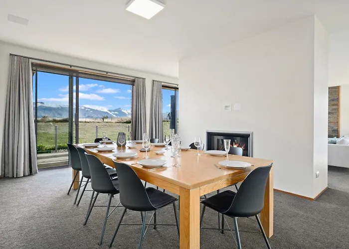 Infinity Views - Modern Wanaka